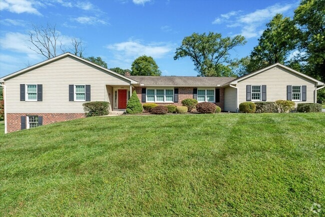 Building Photo - 3BD/2.5BA Rancher in Kennett Square Borough! Rental
