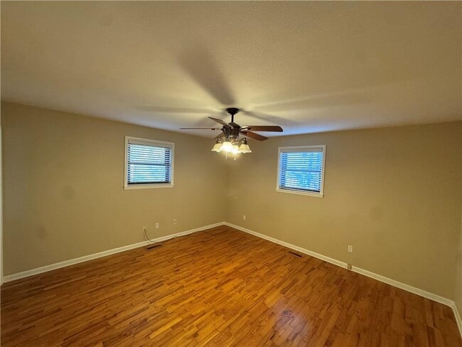 Photo - 718 E Debra Dr