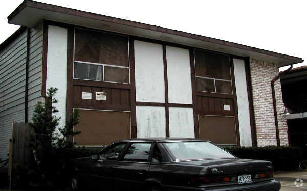 Pine Cone Apartments - Pine Cone Apartments