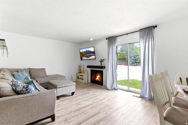 "Spacious 3-Bed Oasis with Fireplace & Modern Vinyl Touches in Ogden"