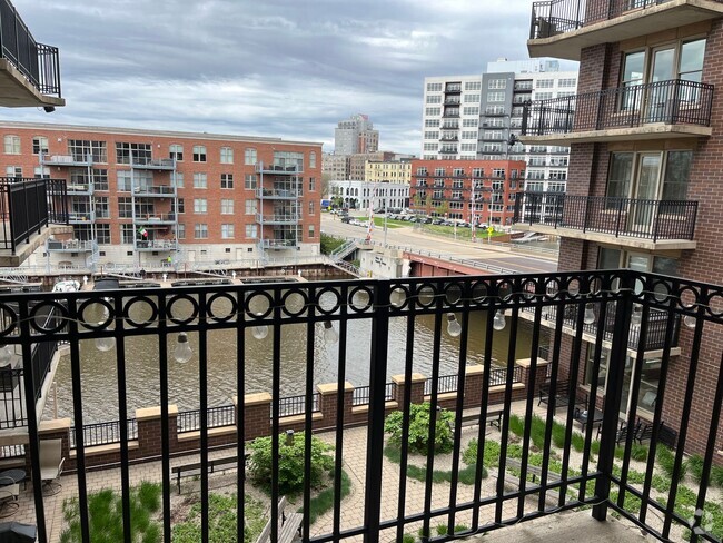 Building Photo - 3rd Ward Condo For Rent