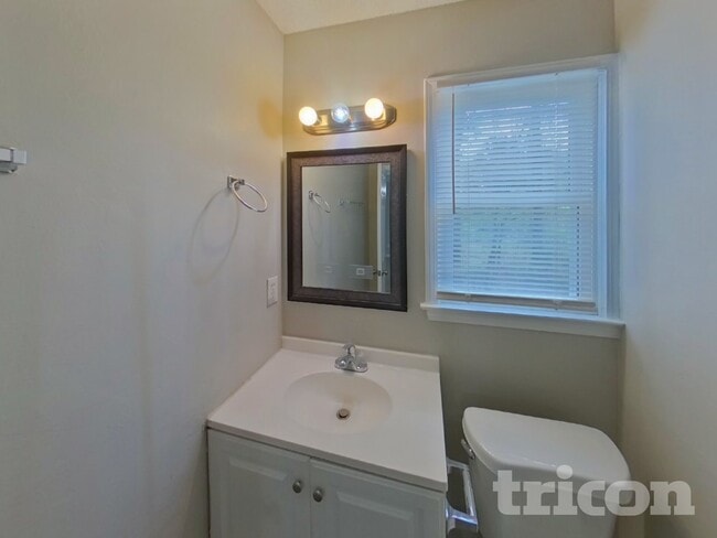 Photo - 1444 Riverwood Ct