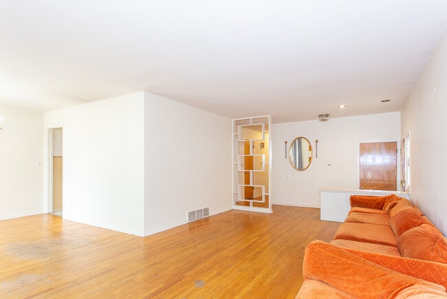 Photo - 7407 N California Ave Unidad HFS