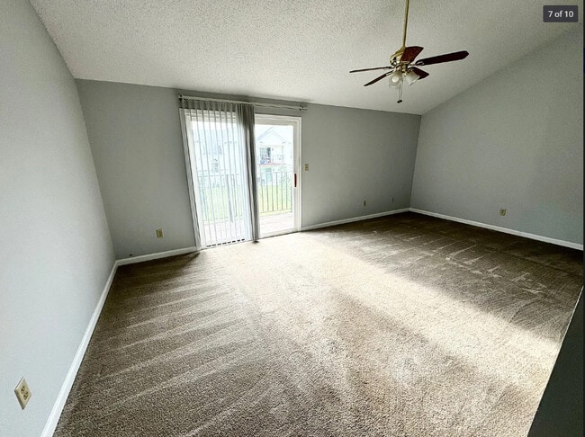 Sala de estar - Quaker Estates