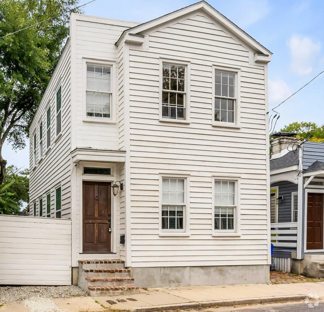 Building Photo - 40 Poinsett St Unit B Rental