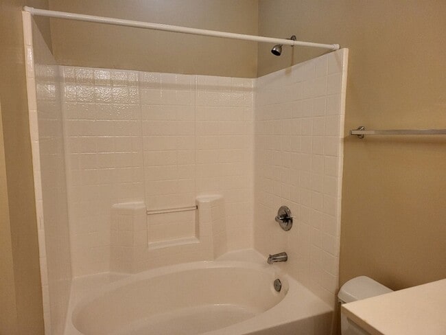Photo - 3 bedroom, 2 bath condo in Fountain Pointe Unit 201