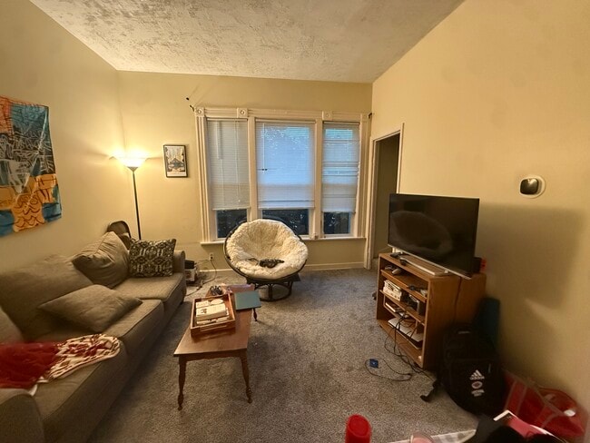 Photo - 637 E Otjen St
