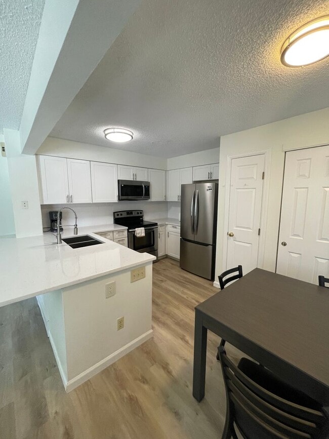4833 White Rock Cir