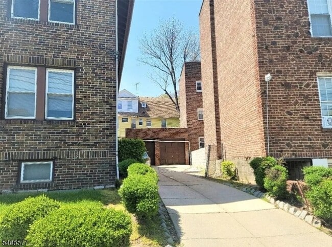 Photo - 367 Sanford Ave Unit 1R