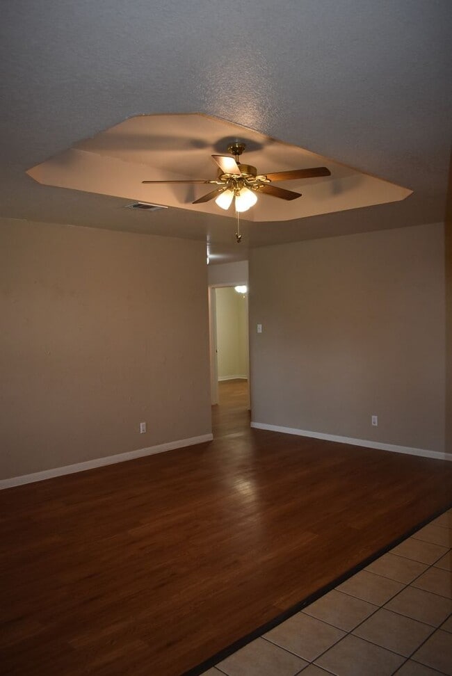 837 Lakeview Dr