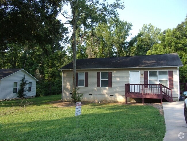 Building Photo - Recently Updated 3 Bedroom 1 Bath Home in ...