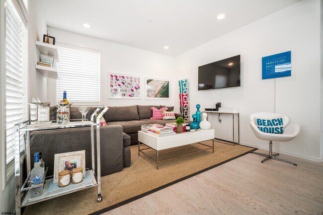 Photo - 8015 Winchester Ave