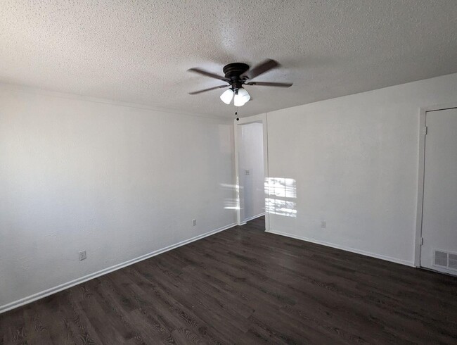 Photo - 535 42nd St