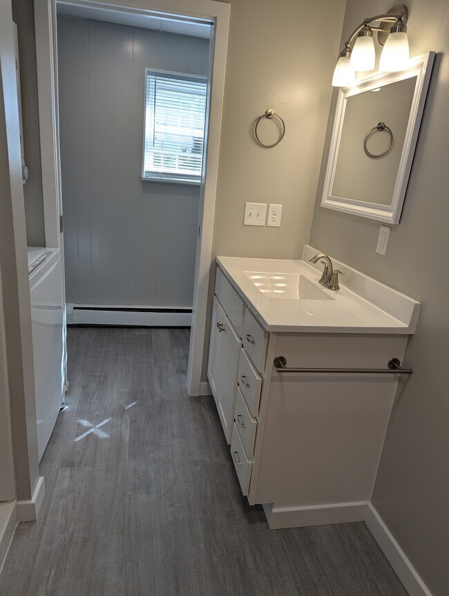 Photo - 100 E Washington St Apartamentos