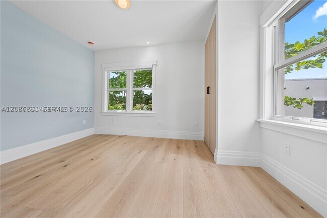 Photo - 178 NE 45th St
