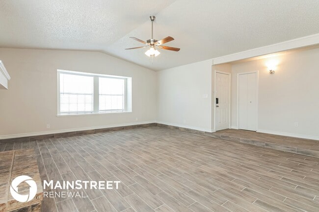 Photo - 2718 Holy Cross Ln