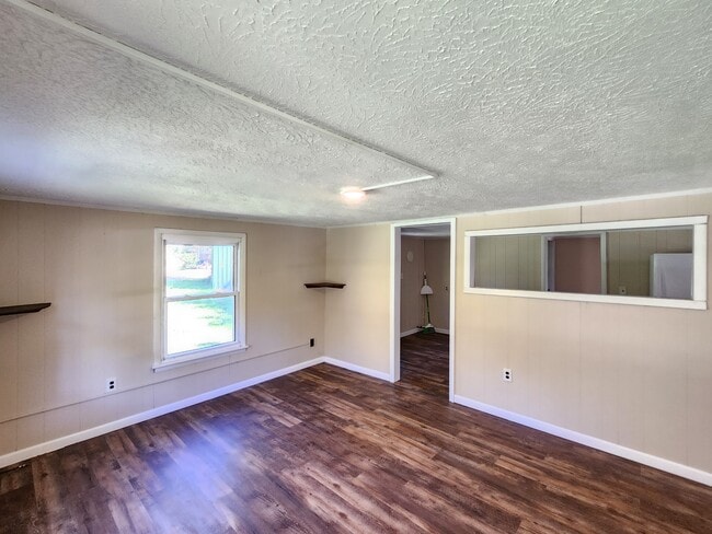 Photo - 517 Lattie Miller Rd