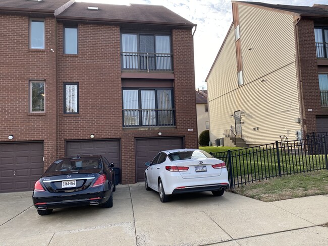 Building Photo - 4968 Fitler St Unit 2