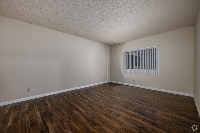 3BR, 2BA - 1400SF - Primary Bedroom