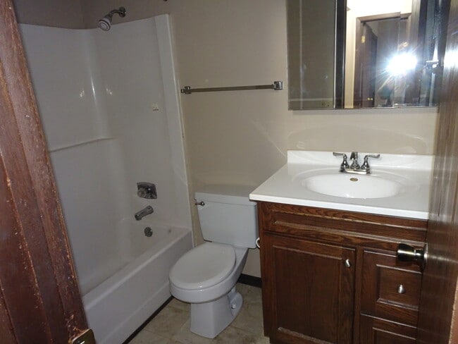 Photo - 404 Plaza Heights Rd Unit 4 plex in Marshalltown