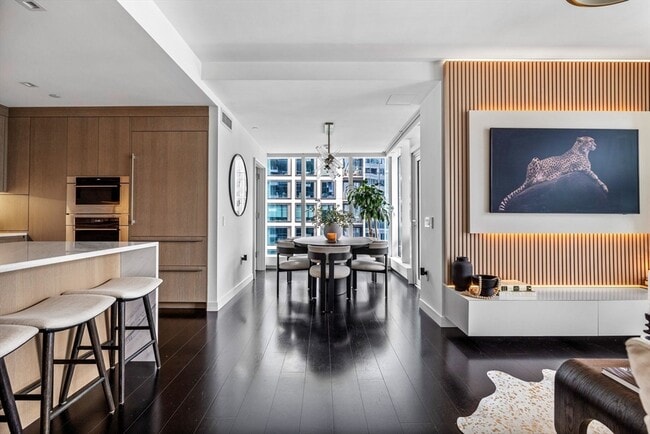 Building Photo - 150 Seaport Blvd Unit 14B