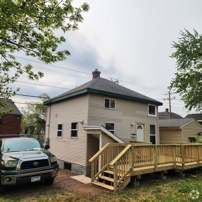 Building Photo - 2422 W 2nd St Unit 2422 1/2 Rental