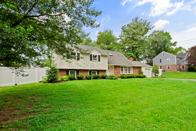 Building Photo - 566 S Old Middletown Rd Rental
