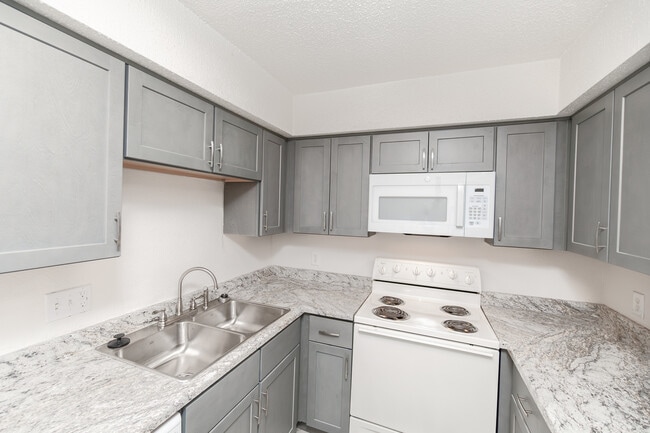 Kitchen - Stonewood Apartments