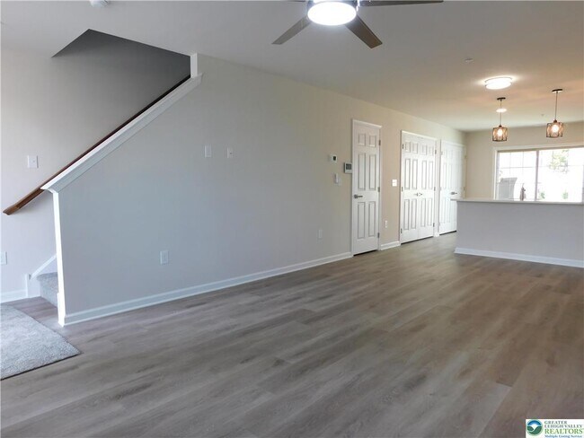 Photo - 324 E Frankford St