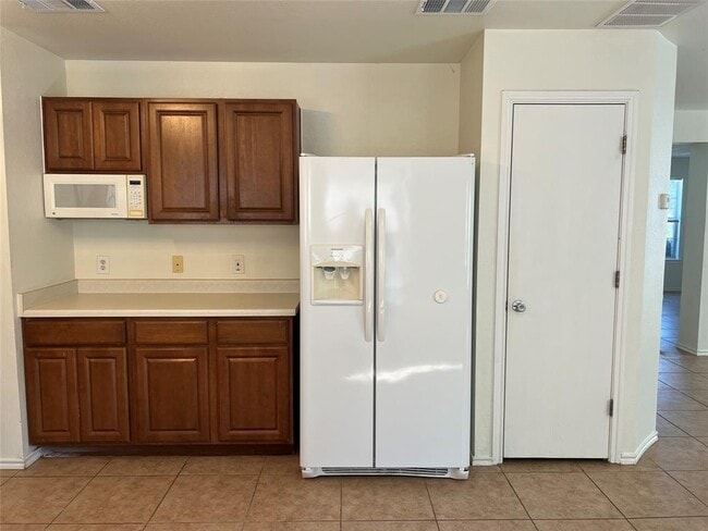 Photo - 1209 Amberwood Loop