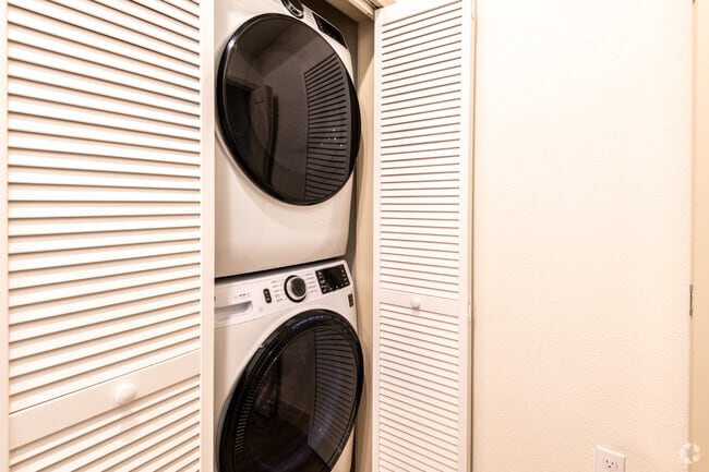 1 BR, 1 BA