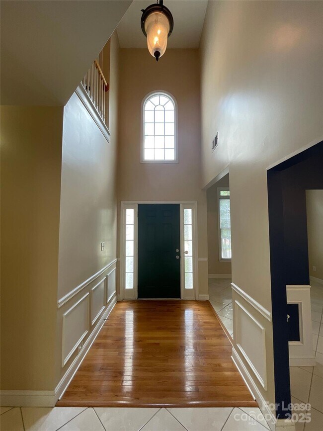 Photo - 1928 Dearmon Dr