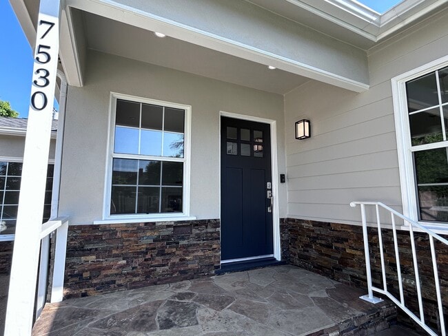 Photo - 7530 S Westlawn Ave