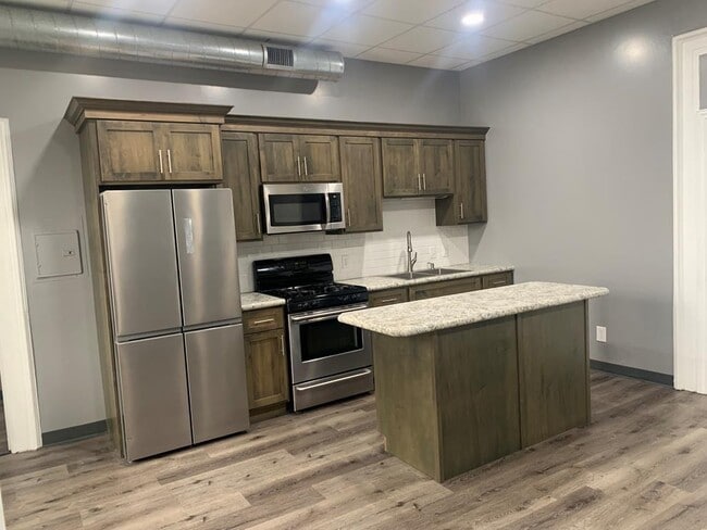 Building Photo - 105 E Franklin St Unit 3