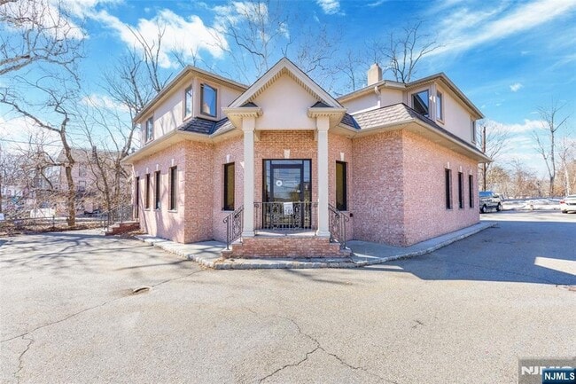 Building Photo - 146 Main St Unit 3