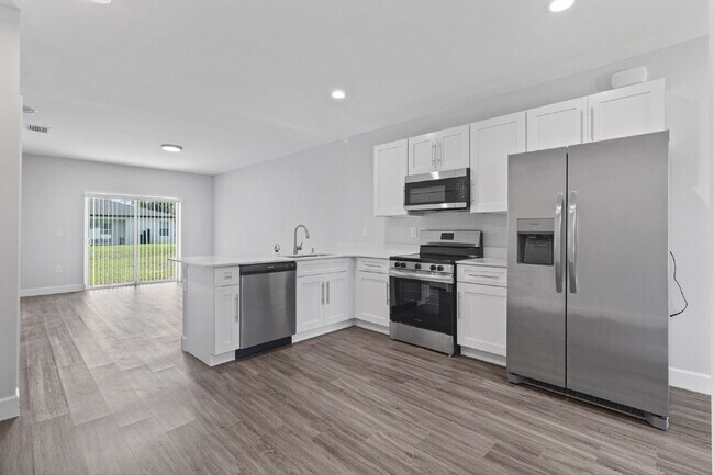 Photo - Spacious 3-Bedroom Duplex Oasis with 2 Full Baths in Port Charlotte – Your Ideal Retreat Awaits!