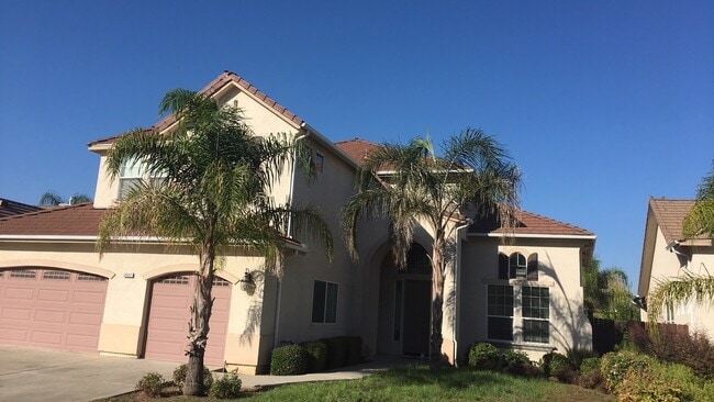 Building Photo - Fabulous Leo Wilson 4/3 in Clovis Unified!