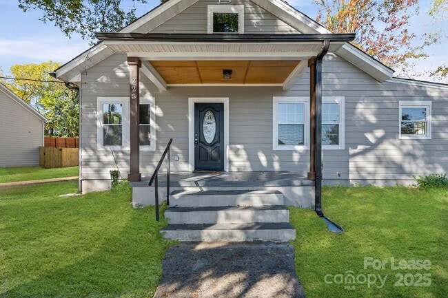 Photo - 225 N Lee St