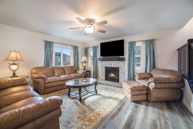 Photo - Gorgeous 4-Bedroom Home with Walkout Basement