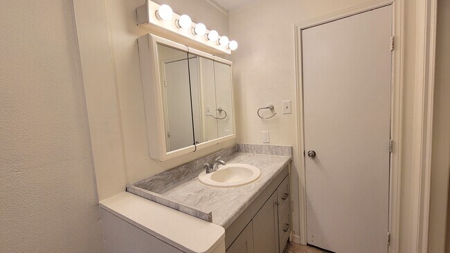 Photo - 2100 Hill Top Ct