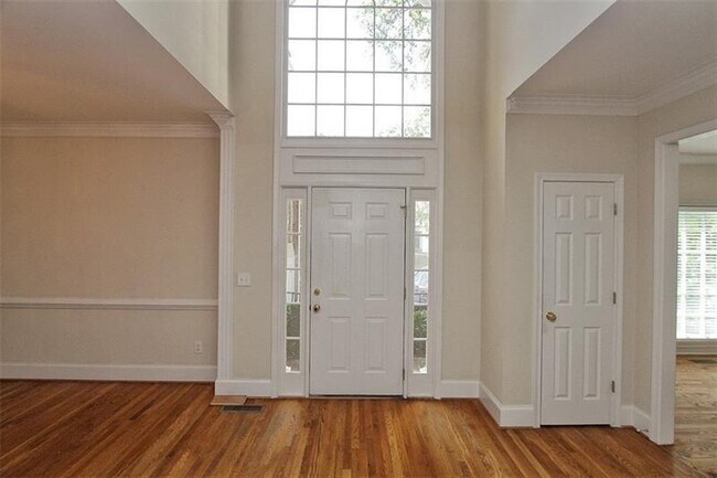 Photo - 800 Chelsea Park Dr NE