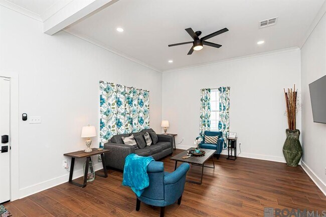 Photo - 634 E BOULEVARD