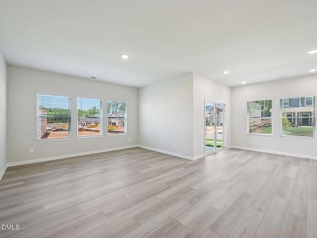 Photo - 300 Karlov Rd