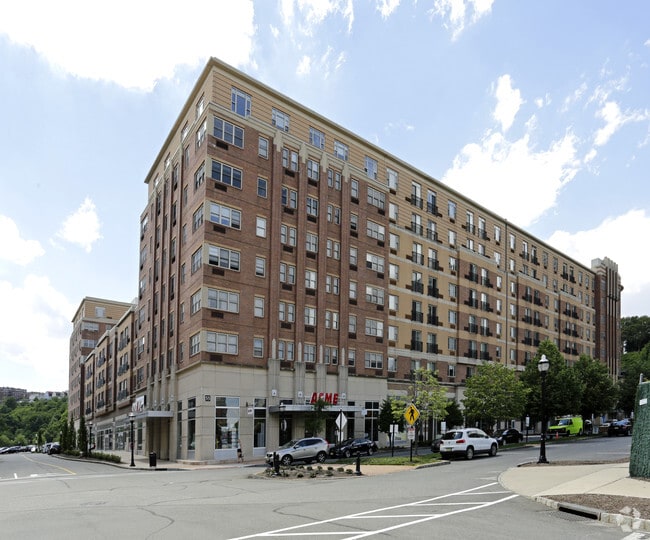 55 Riverwalk Place at Port Imperial Apartments For Rent in