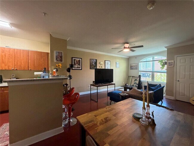 Photo - 300 E South St Unidad 6011