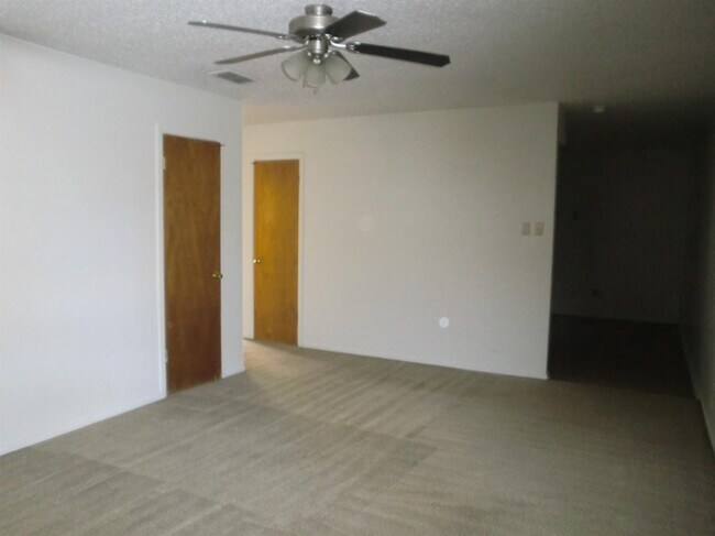 Photo - 501 Plaza Dr