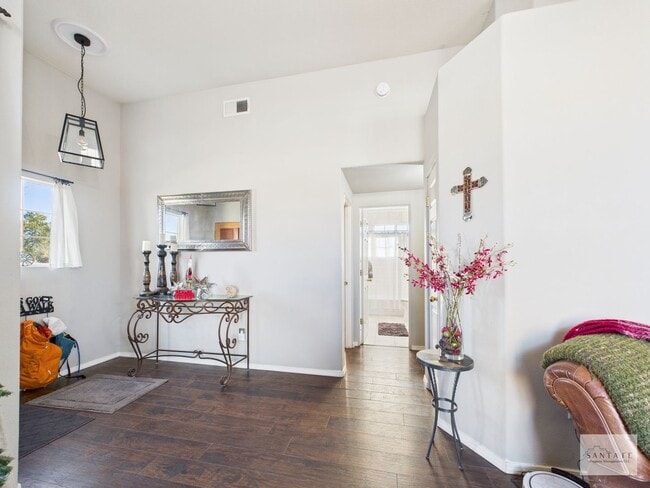 Photo - UNFURNISHED 3 Bedroom in Desirable Community