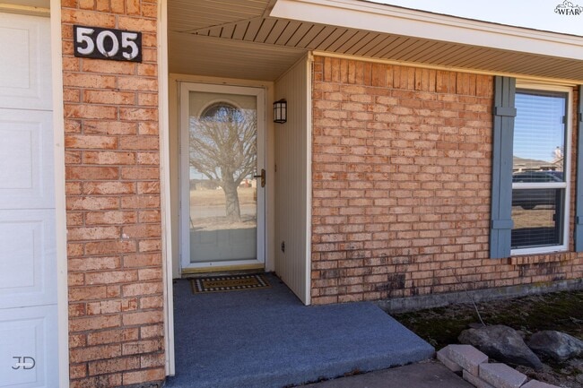 Photo - 505 W Coleman Ave