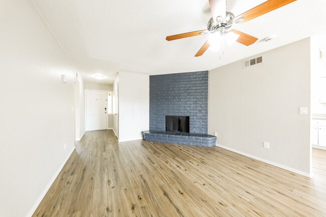 Photo - 4124 N 106th Ave