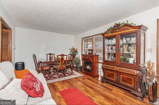 Photo - 1913 Amberwood Ct